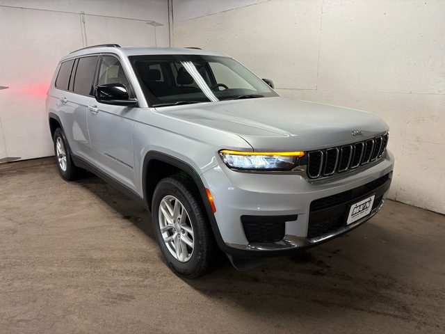 2023 Jeep Grand Cherokee L Laredo 4WD photo