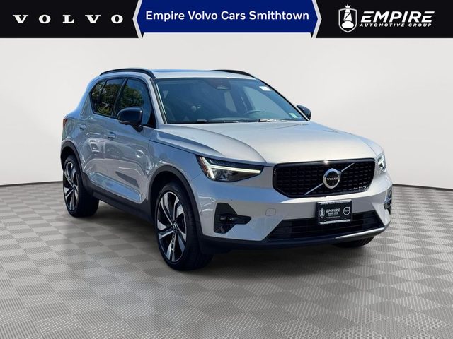 2023 Volvo XC40 Plus Dark Theme AWD photo