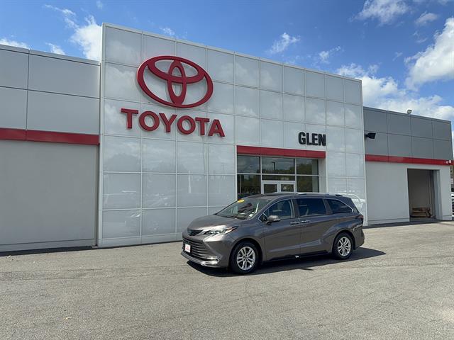 2023 Toyota Sienna Platinum AWD photo