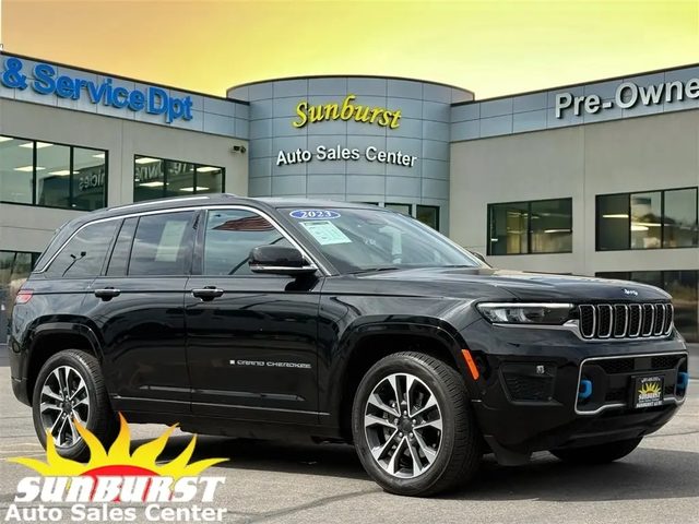 2023 Jeep Grand Cherokee Overland 4WD photo