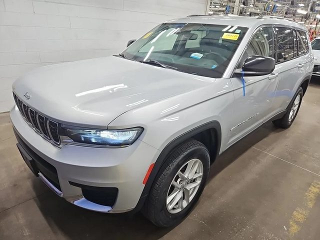 2023 Jeep Grand Cherokee L Laredo 4WD photo