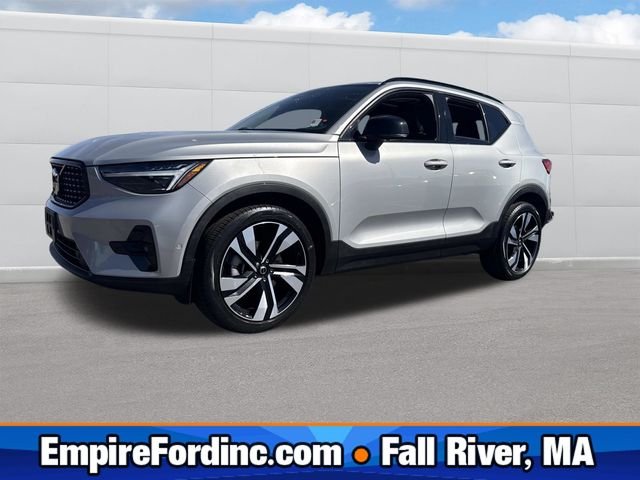 2023 Volvo XC40 Ultimate Dark Theme AWD photo