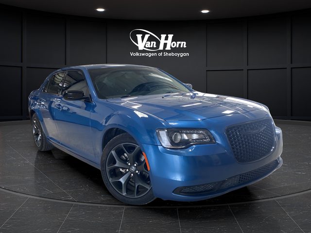 2023 Chrysler 300 Touring RWD photo