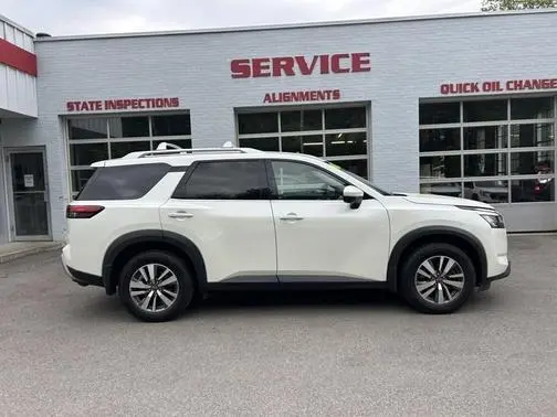 2023 Nissan Pathfinder SL 4WD photo