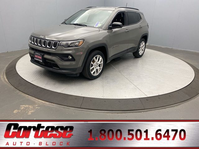 2023 Jeep Compass Latitude Lux 4WD photo