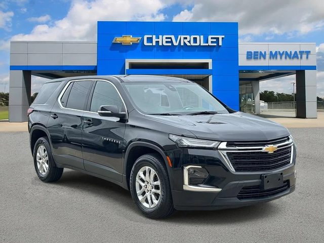 2023 Chevrolet Traverse LS AWD photo