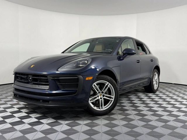 2023 Porsche Macan  AWD photo