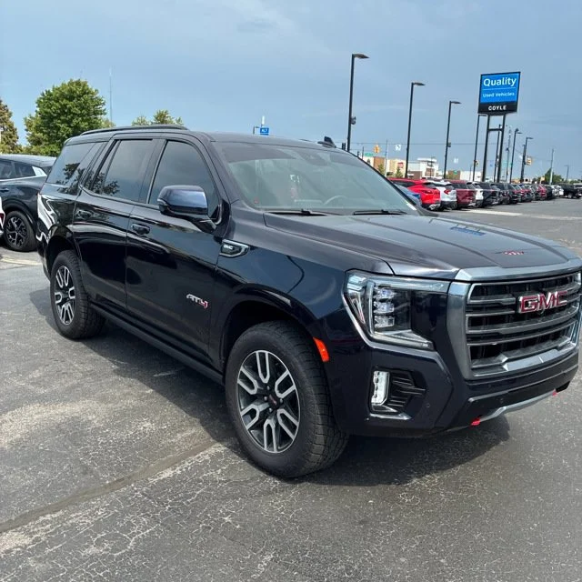 2023 GMC Yukon AT4 4WD photo