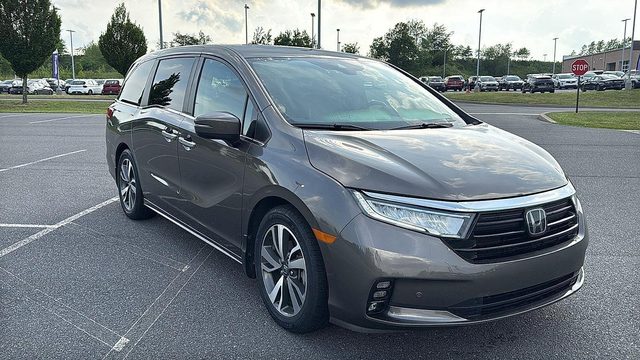 2023 Honda Odyssey Touring FWD photo