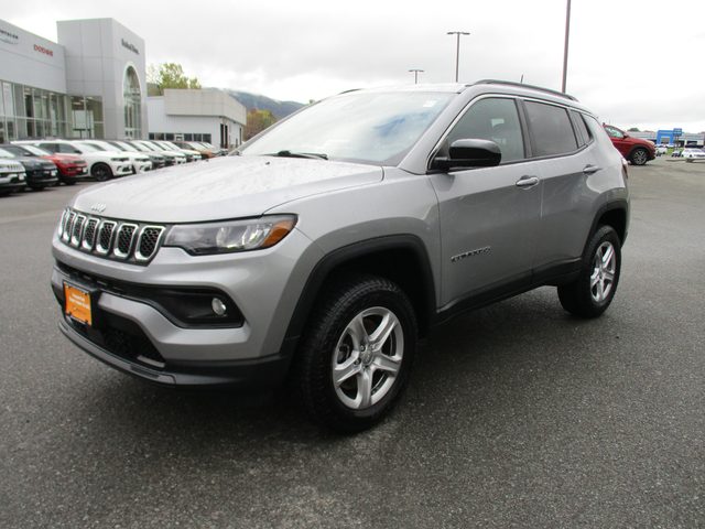 2023 Jeep Compass Latitude 4WD photo