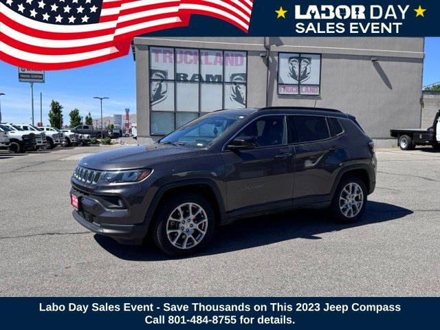 2023 Jeep Compass Latitude Lux 4WD photo