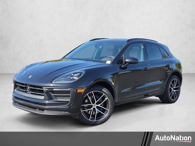 2023 Porsche Macan  AWD photo