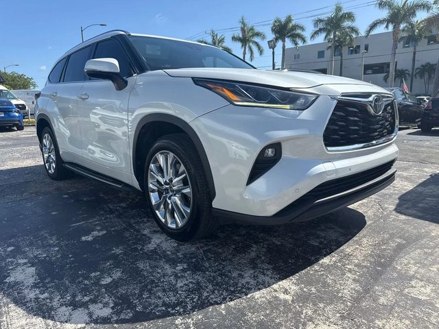 2023 Toyota Highlander Limited FWD photo