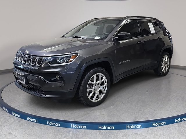 2023 Jeep Compass Latitude Lux 4WD photo