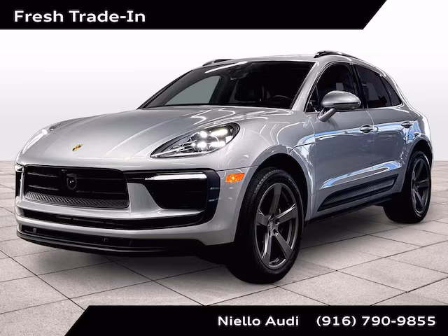 2023 Porsche Macan  AWD photo