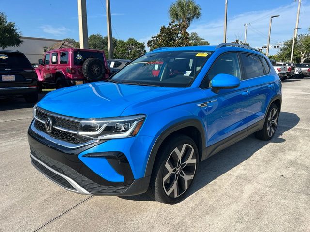 2023 Volkswagen Taos SEL AWD photo