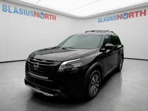 2023 Nissan Pathfinder SL 4WD photo