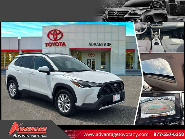 2023 Toyota Corolla Cross LE AWD photo