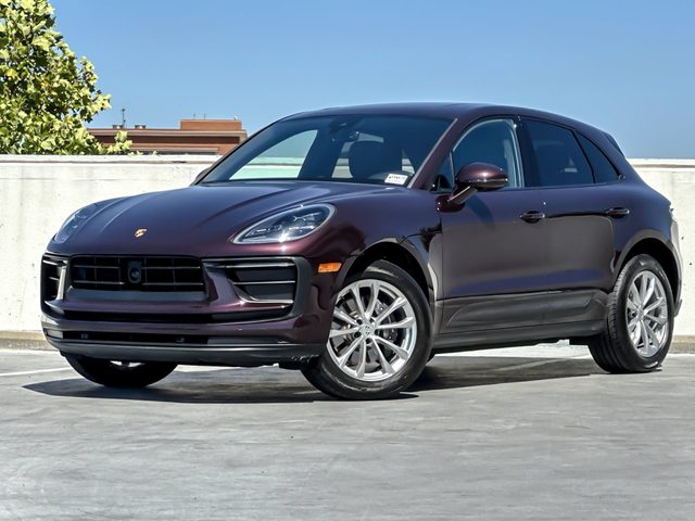 2023 Porsche Macan AWD photo