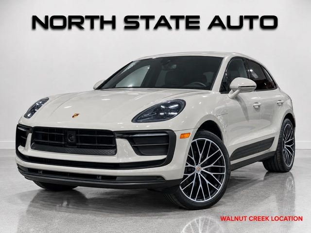 2023 Porsche Macan  AWD photo