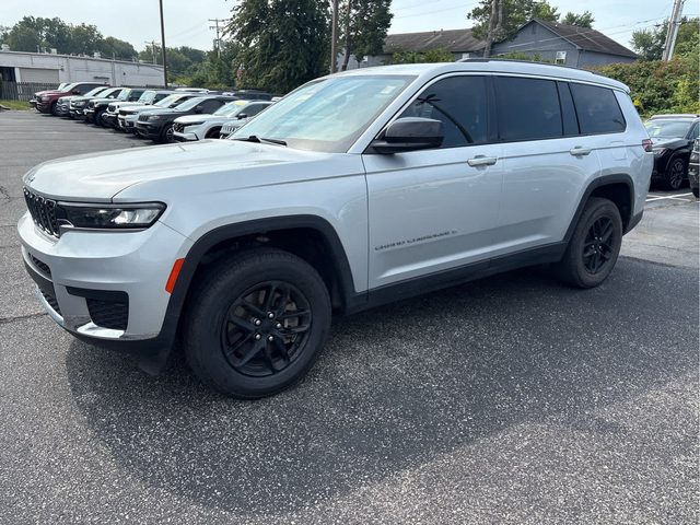 2023 Jeep Grand Cherokee L Laredo 4WD photo
