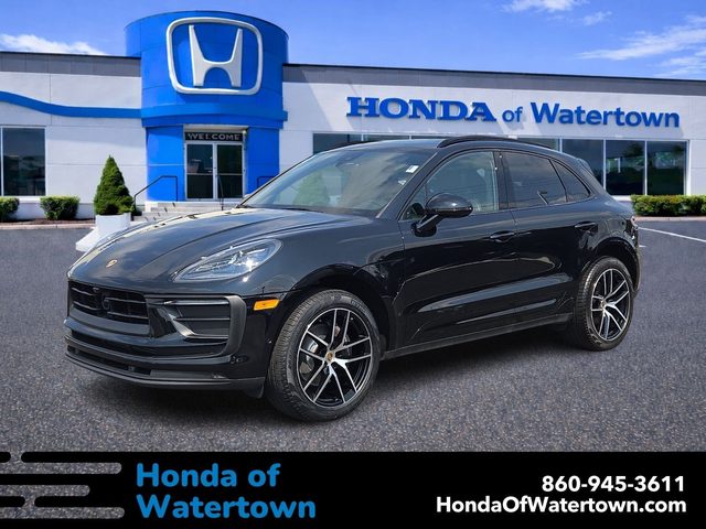 2023 Porsche Macan  AWD photo