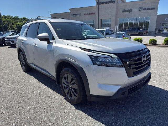 2023 Nissan Pathfinder SV FWD photo