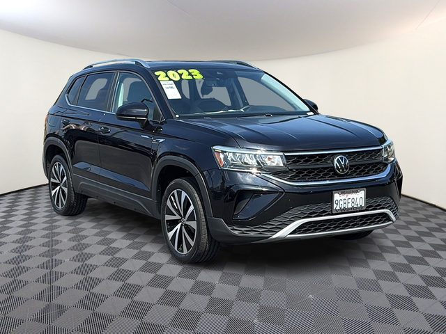 2023 Volkswagen Taos SE FWD photo