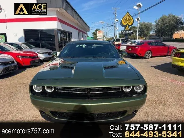 2022 Dodge Challenger SXT RWD photo