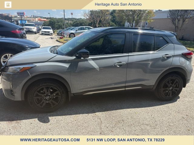 2023 Nissan Kicks SR FWD photo