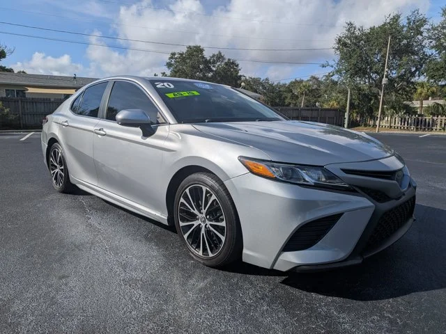 2020 Toyota Camry SE FWD photo