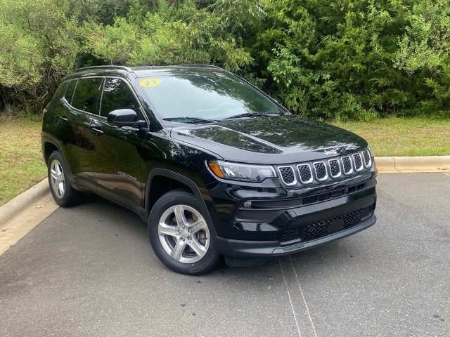 2023 Jeep Compass Latitude 4WD photo