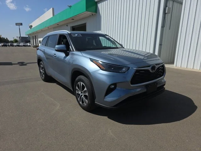 2023 Toyota Highlander XLE FWD photo