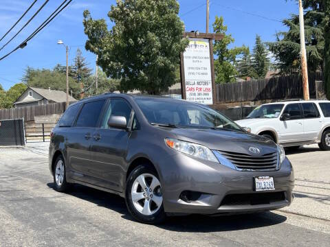 2017 Toyota Sienna LE FWD photo