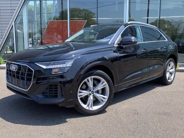 2023 Audi Q8 Premium AWD photo