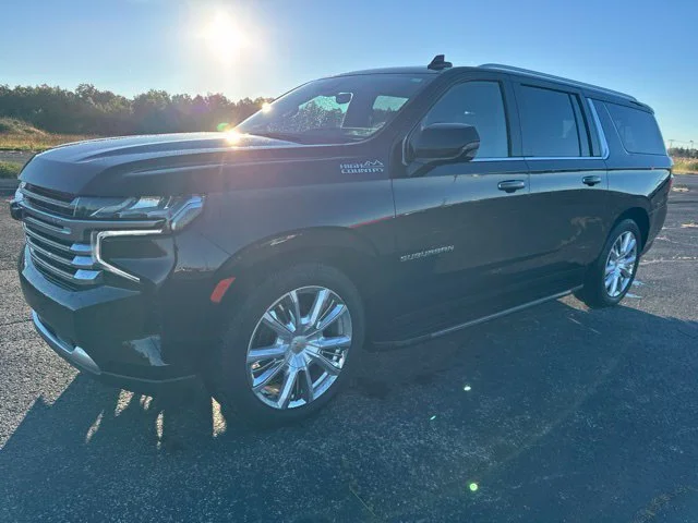 2023 Chevrolet Suburban High Country 4WD photo