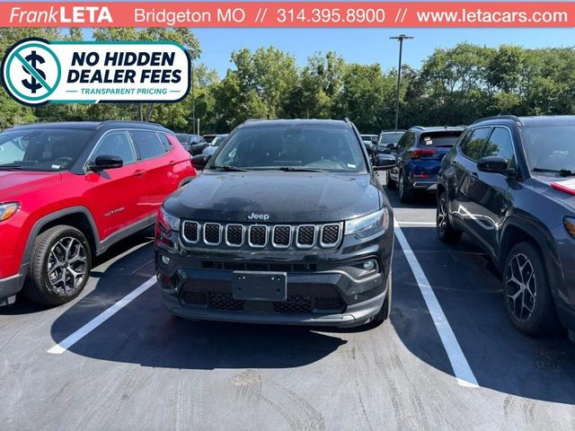 2023 Jeep Compass Latitude Lux 4WD photo