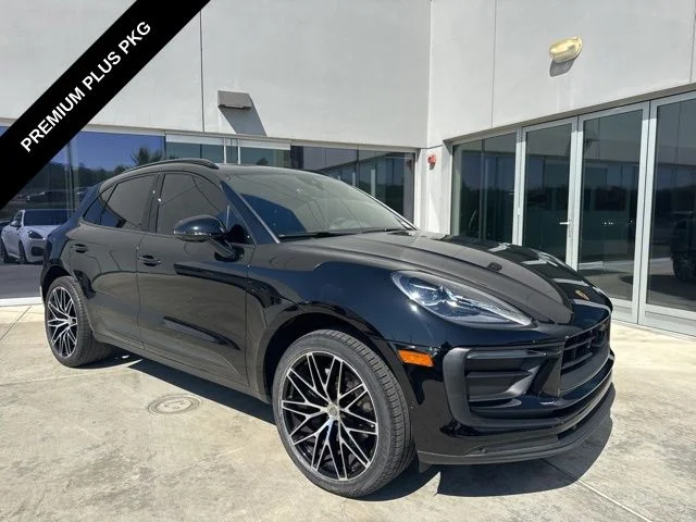 2023 Porsche Macan AWD photo