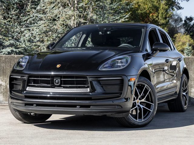 2023 Porsche Macan  AWD photo