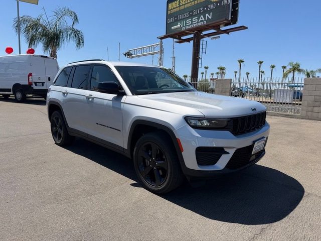 2023 Jeep Grand Cherokee Altitude RWD photo