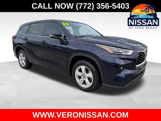 2023 Toyota Highlander Hybrid LE FWD photo
