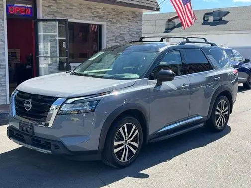 2023 Nissan Pathfinder Platinum 4WD photo