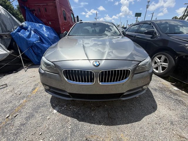 2015 BMW 5 Series 528i RWD photo