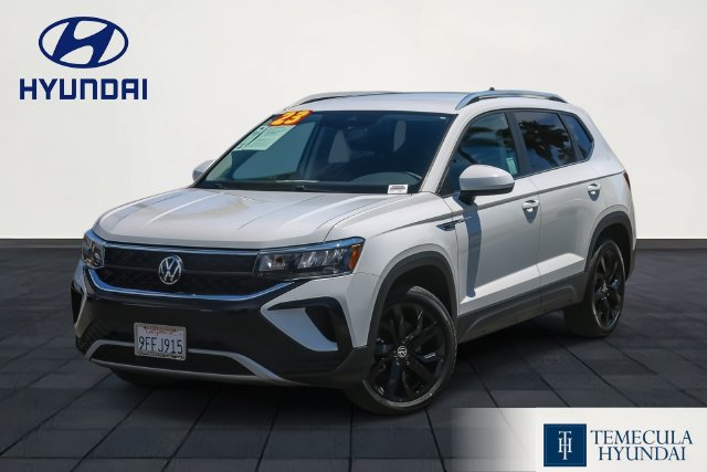 2023 Volkswagen Taos SE FWD photo