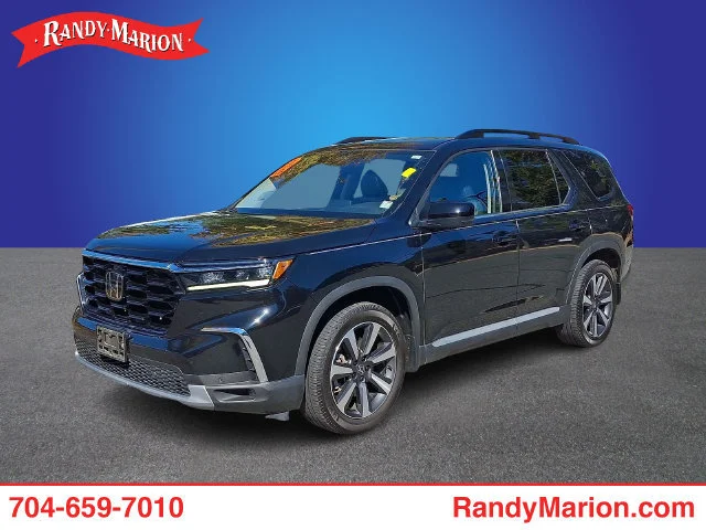 2023 Honda Pilot Touring FWD photo