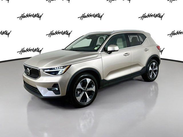 2023 Volvo XC40 Plus Bright Theme AWD photo