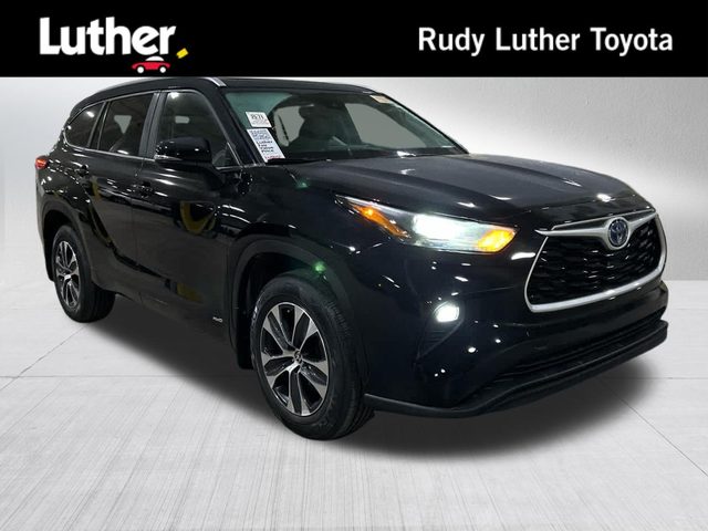 2023 Toyota Highlander Hybrid XLE AWD photo