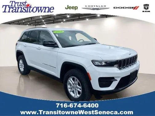 2023 Jeep Grand Cherokee Laredo 4WD photo