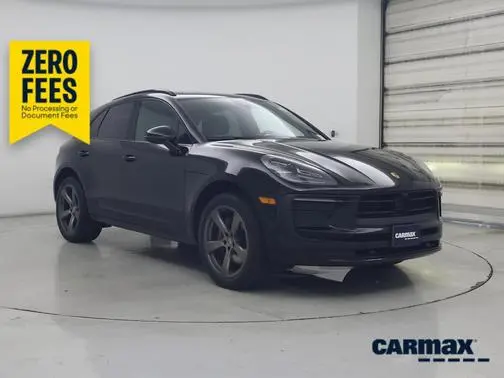 2023 Porsche Macan  AWD photo
