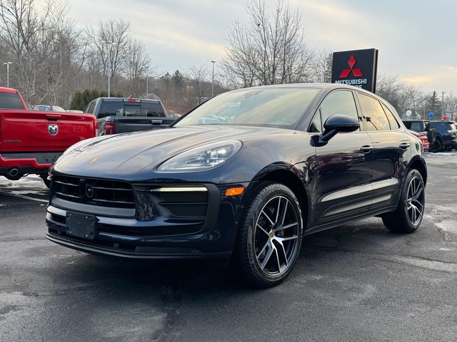 2023 Porsche Macan AWD photo